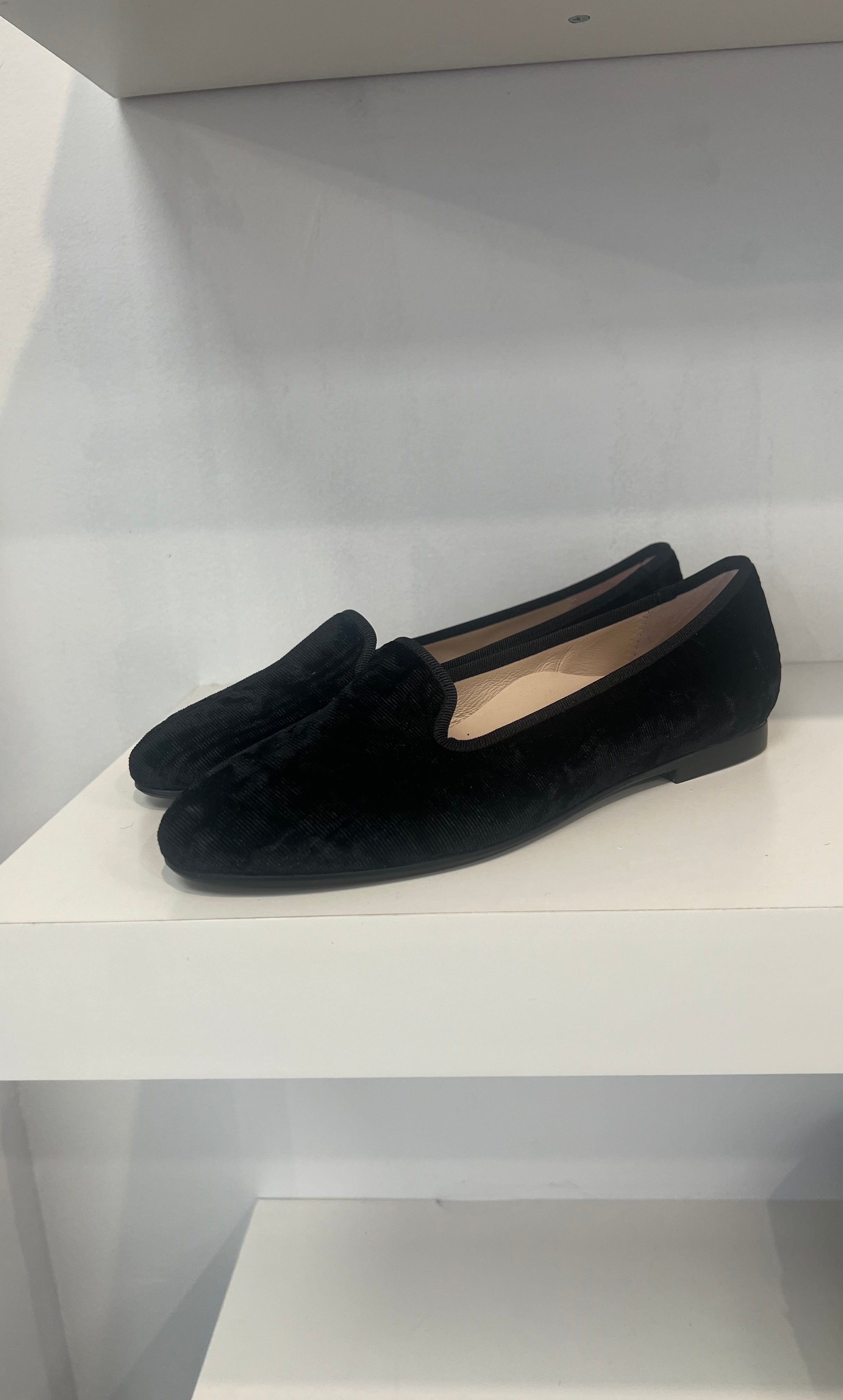 Beberlis Black Velvet Smoking Shoe