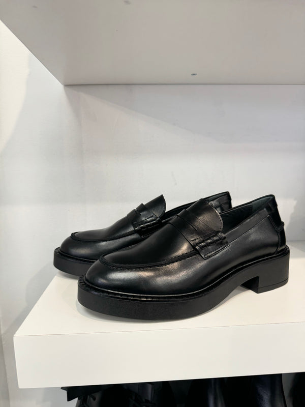 Angulus Black Loafer