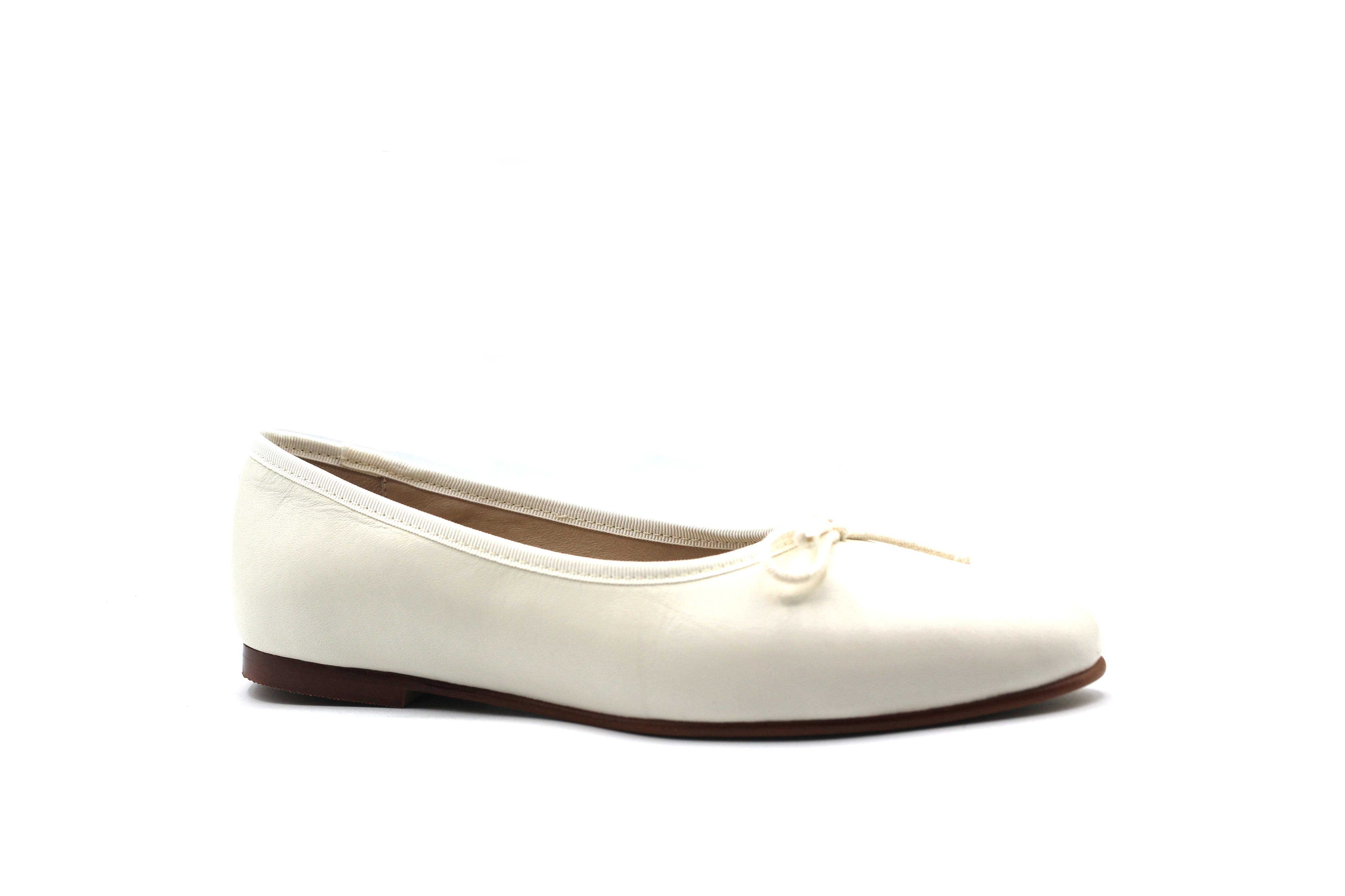 Valencia Oﬀ White Ballet Flat